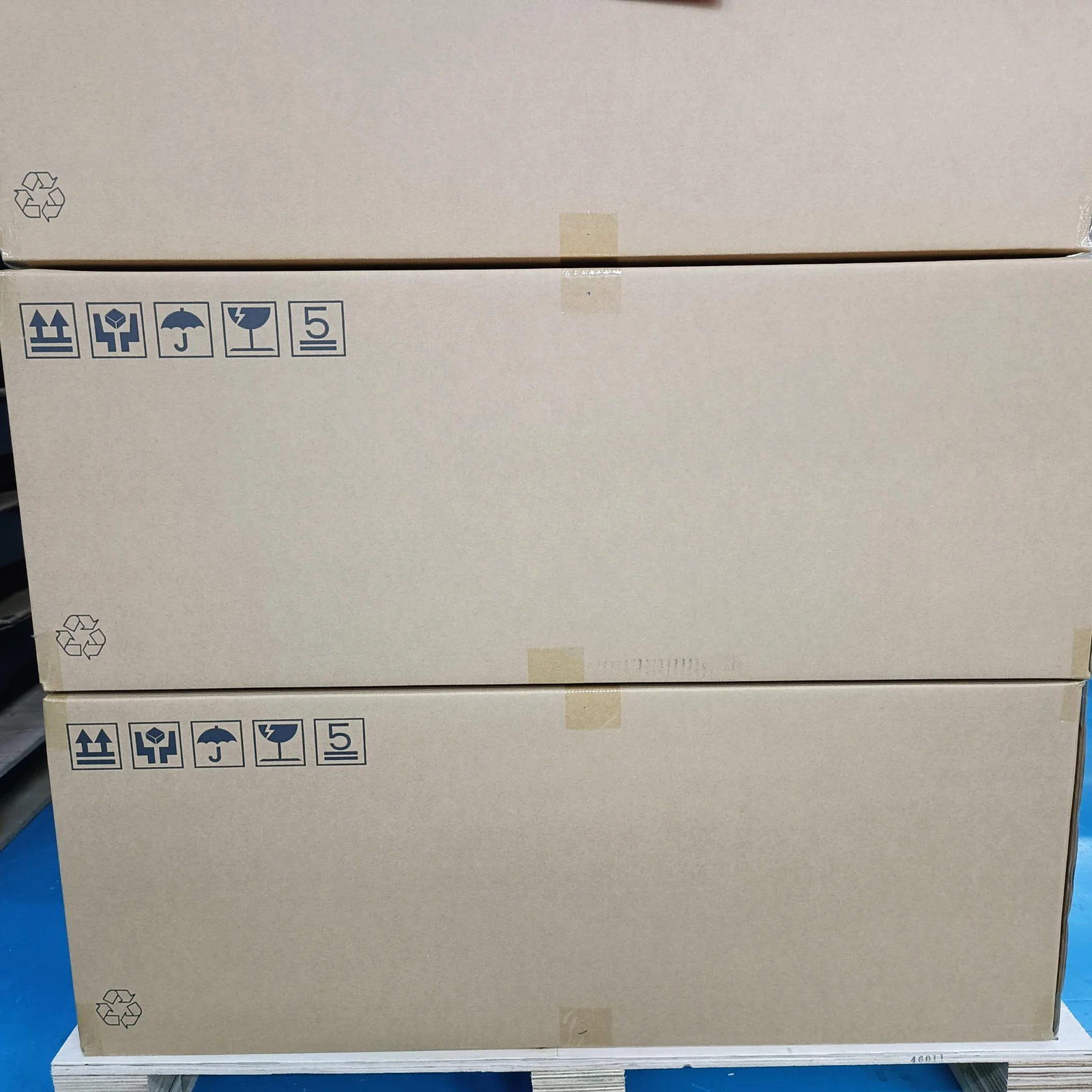 Three-phase 6–20 kW packaging references · Neutral carton